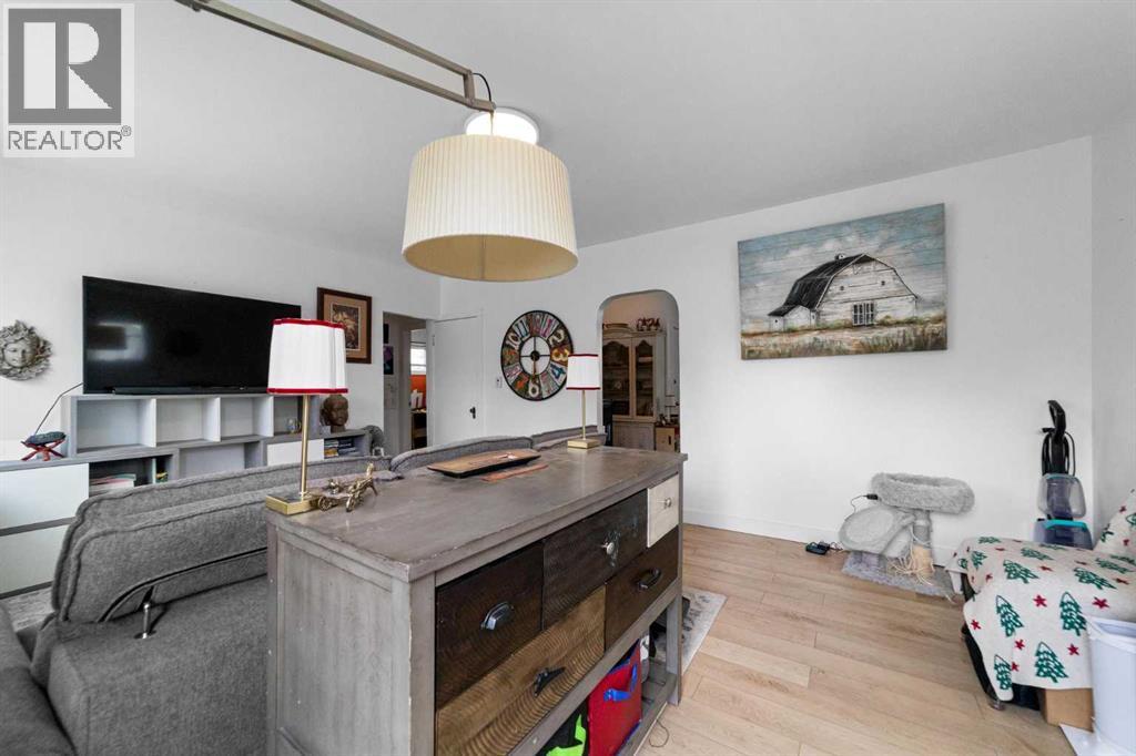 5219 50 Avenue Property Photo 6