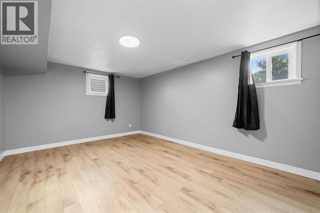 5219 50 Avenue Property Photo 16