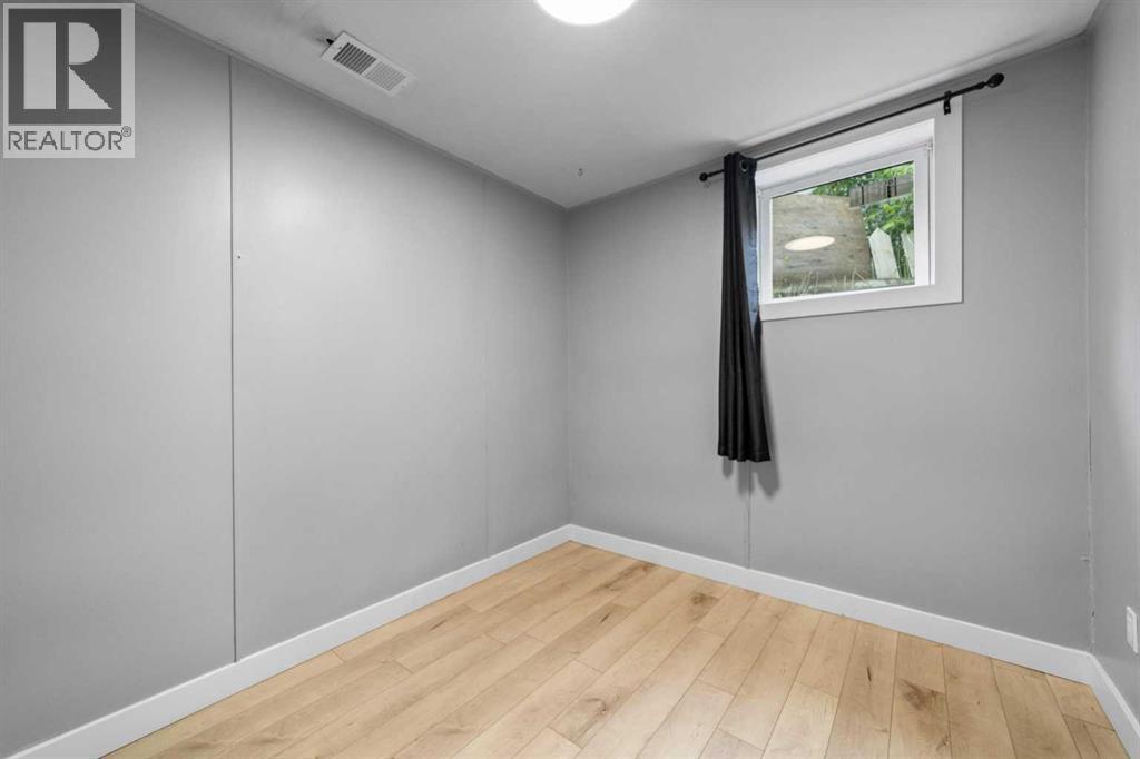 5219 50 Avenue Property Photo 17