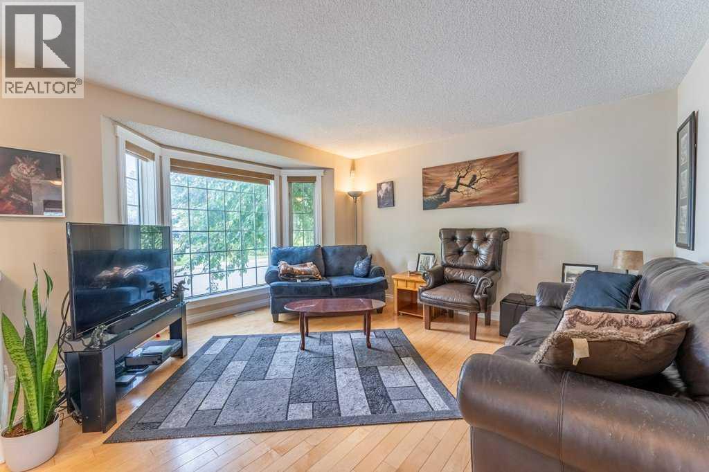 250 Mt Lorette Close Se Property Photo 3