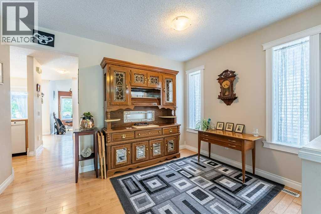 250 Mt Lorette Close Se Property Photo 5