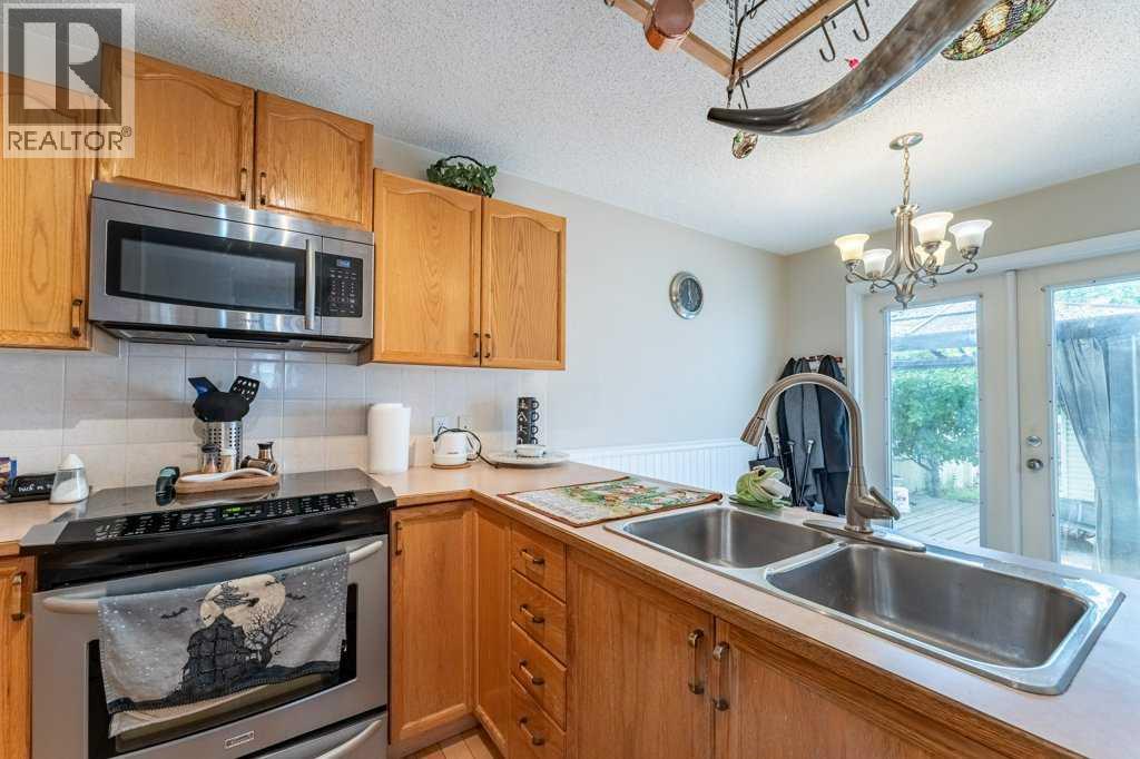 250 Mt Lorette Close Se Property Photo 7