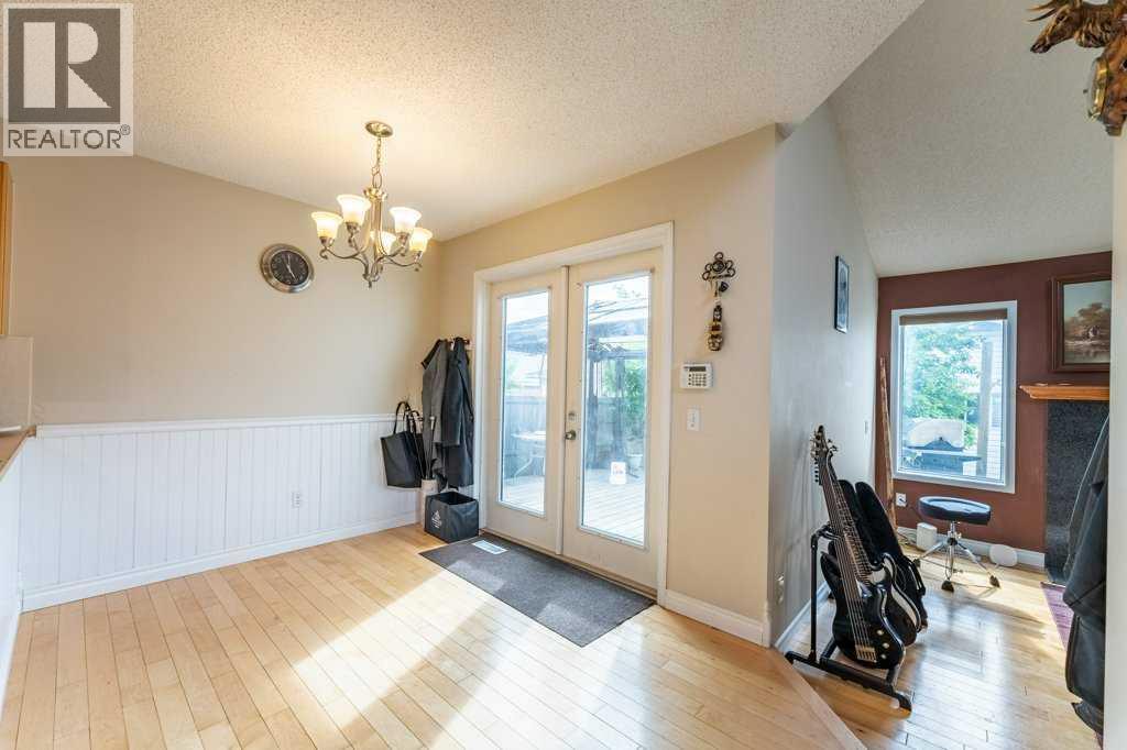 250 Mt Lorette Close Se Property Photo 9