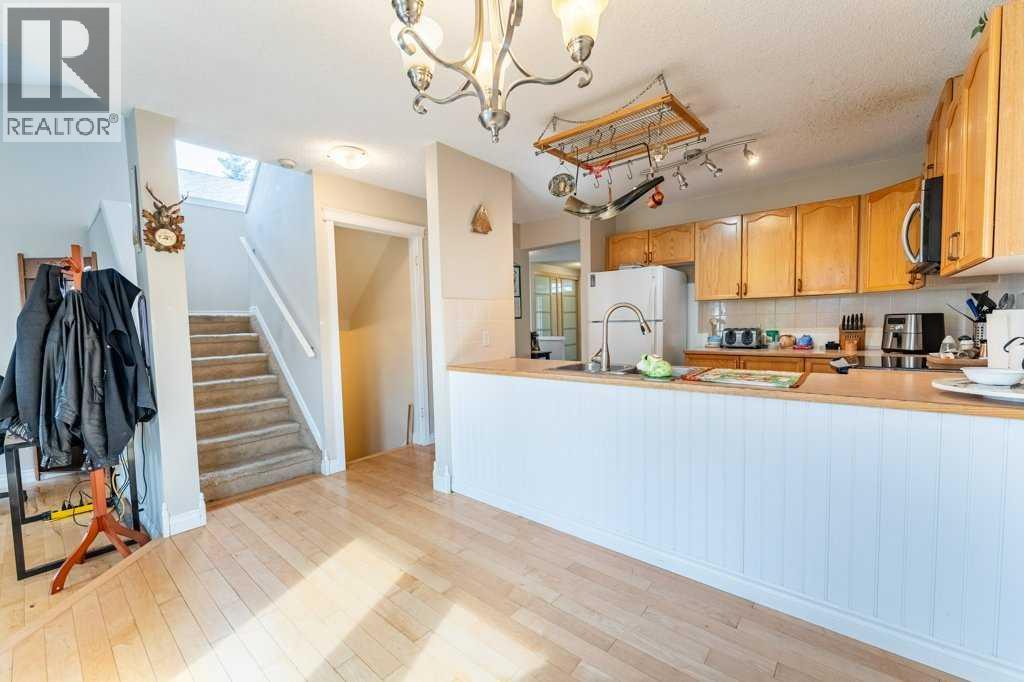 250 Mt Lorette Close Se Property Photo 10