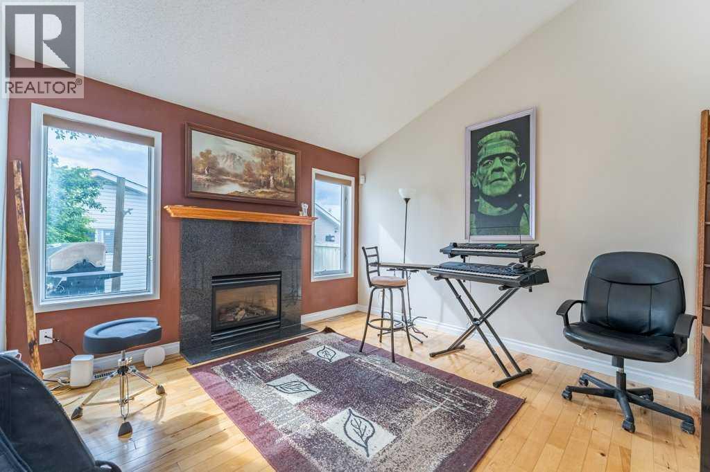 250 Mt Lorette Close Se Property Photo 11