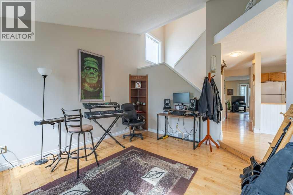 250 Mt Lorette Close Se Property Photo 12