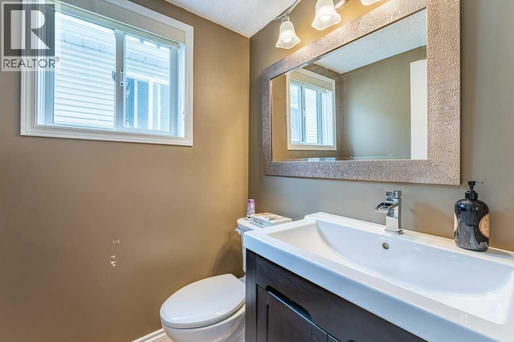 250 Mt Lorette Close Se Property Photo 13