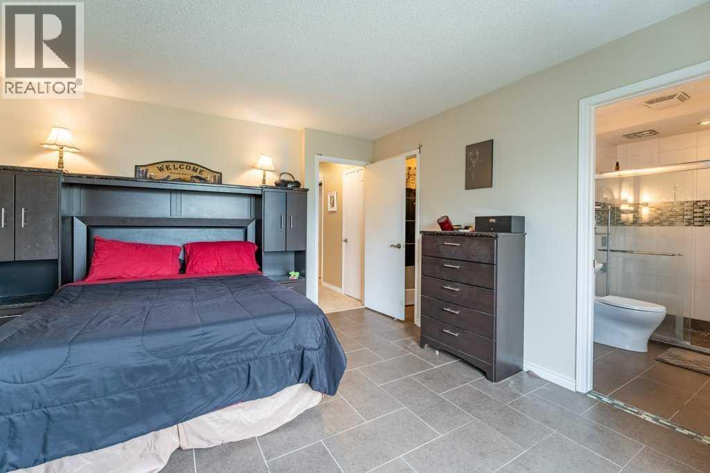 250 Mt Lorette Close Se Property Photo 15