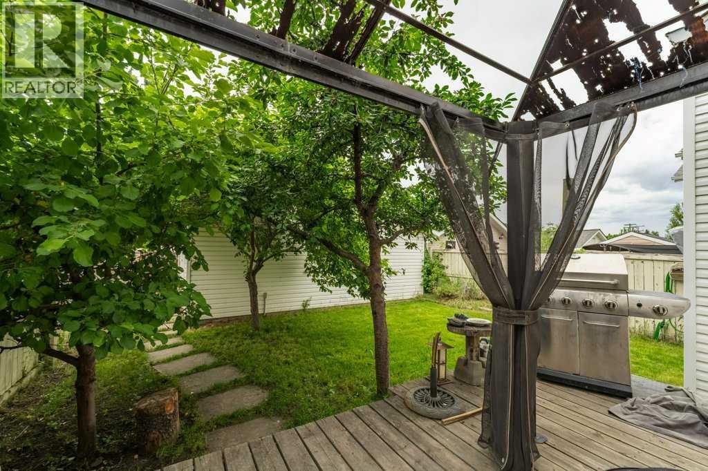250 Mt Lorette Close Se Property Photo 30