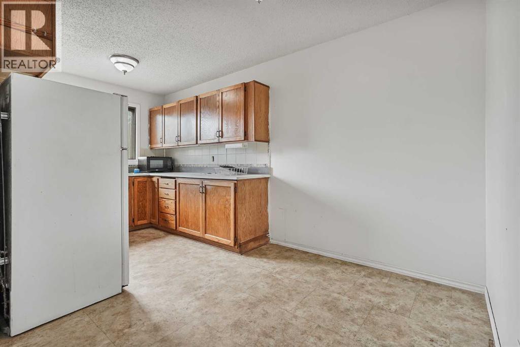 28 Cayuga Crescent W Property Photo 5