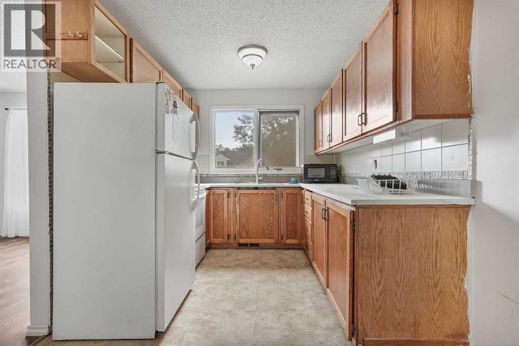28 Cayuga Crescent W Property Photo 6