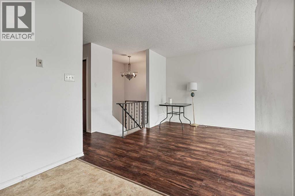 28 Cayuga Crescent W Property Photo 7