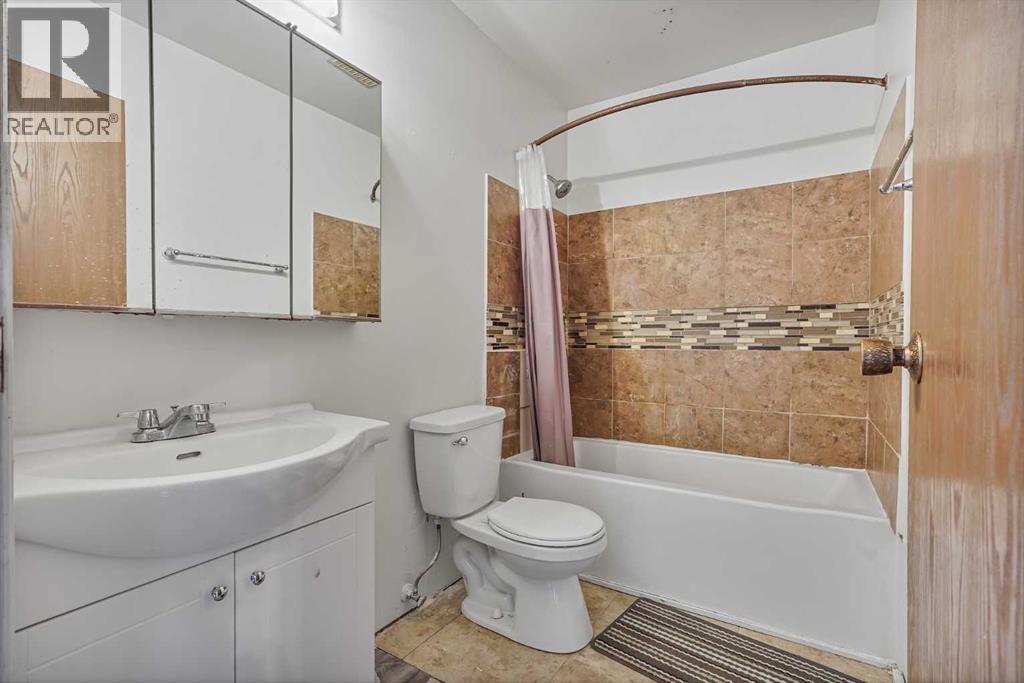 28 Cayuga Crescent W Property Photo 9