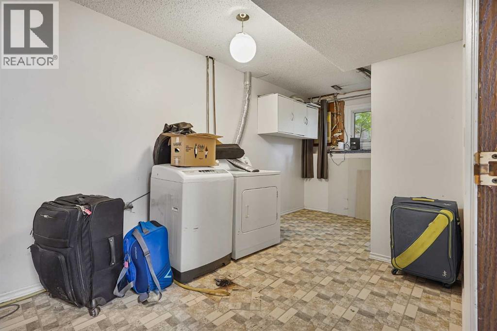 28 Cayuga Crescent W Property Photo 15