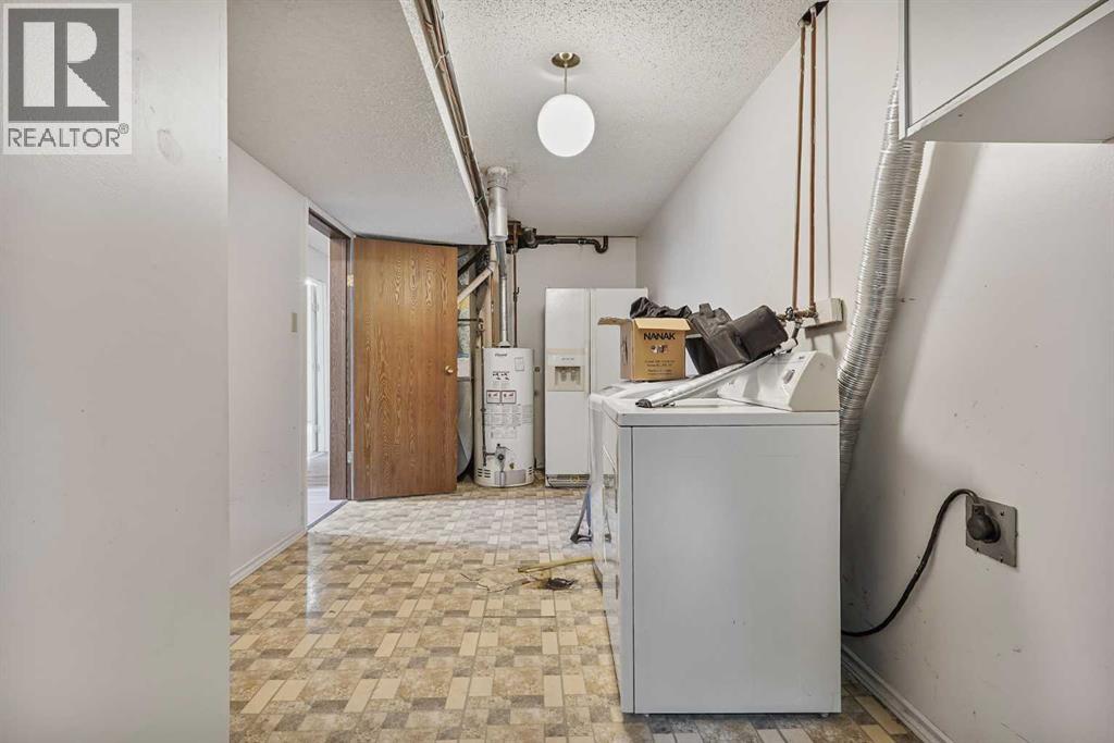 28 Cayuga Crescent W Property Photo 16