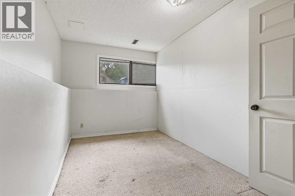 28 Cayuga Crescent W Property Photo 18