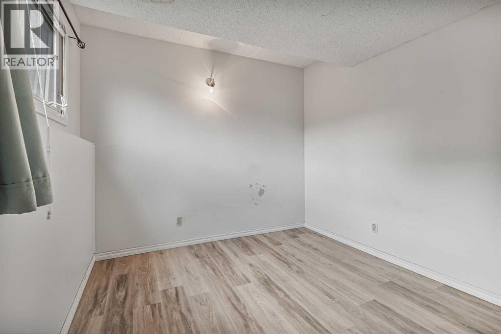 28 Cayuga Crescent W Property Photo 21