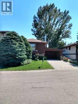 100 Doverglen Crescent Se Property Photo 1