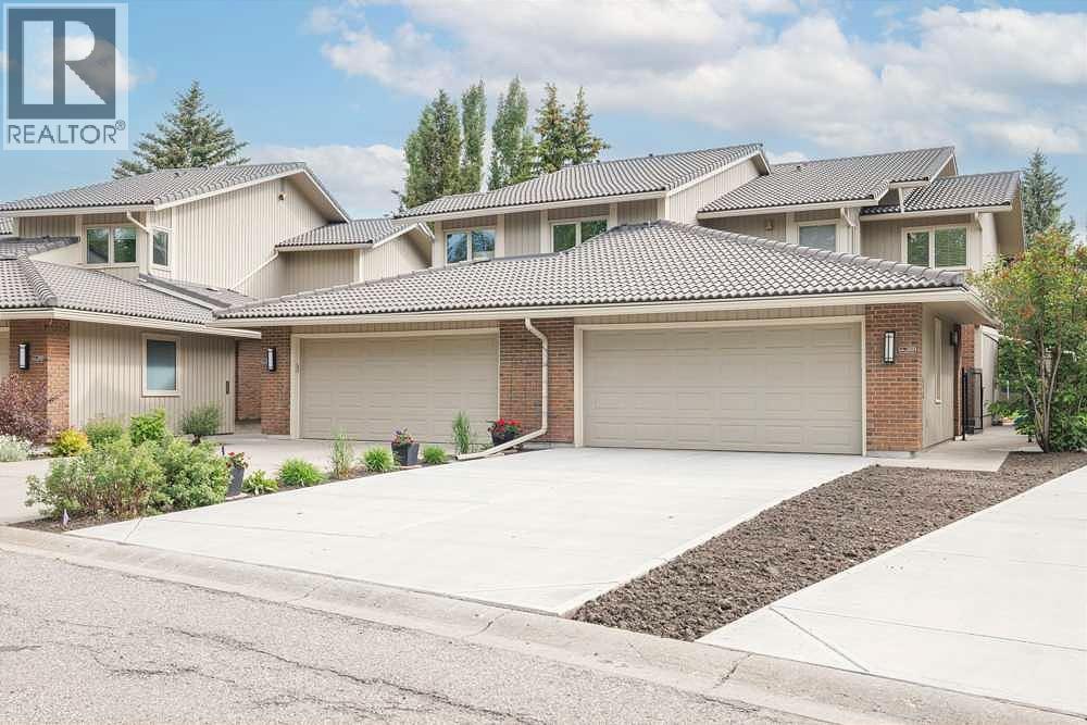 20 Midpark Crescent Southeast Property Photo 1