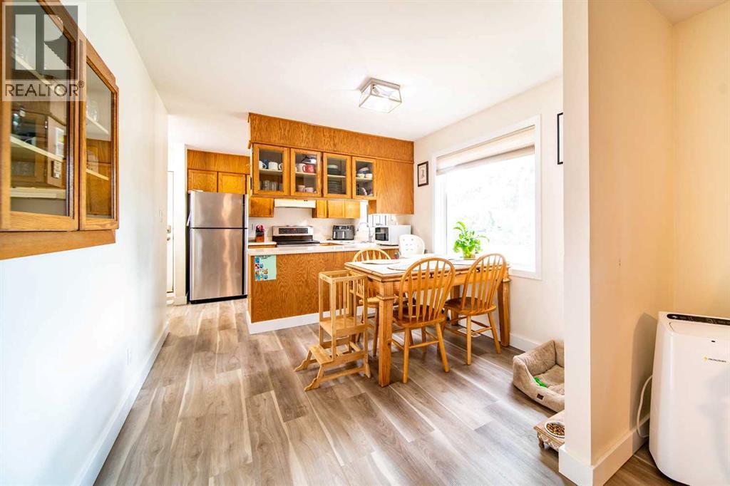 4911 51 Street Property Photo 2