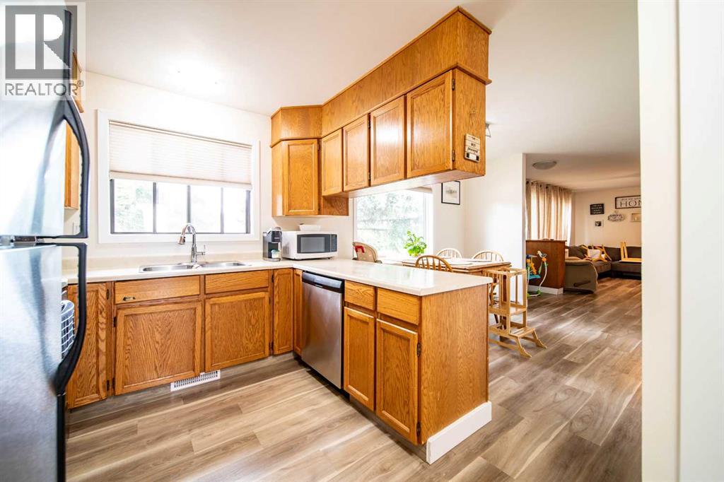 4911 51 Street Property Photo 3