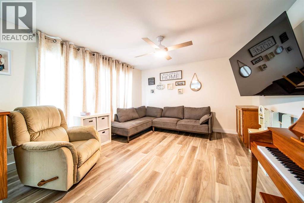 4911 51 Street Property Photo 6