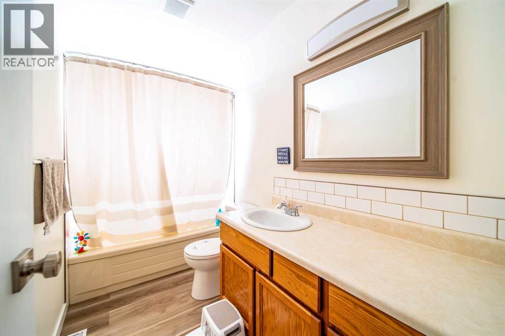 4911 51 Street Property Photo 9