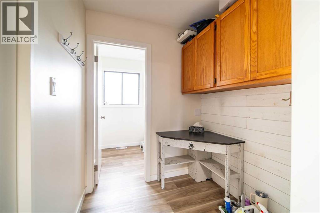 4911 51 Street Property Photo 11