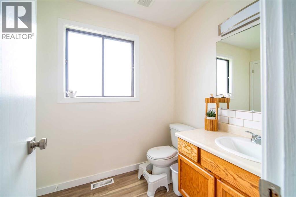 4911 51 Street Property Photo 12