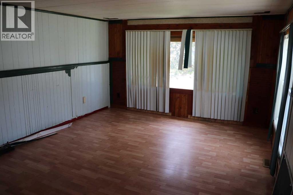 809 52 Street Property Photo 4