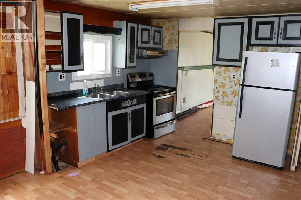 809 52 Street Property Photo 7