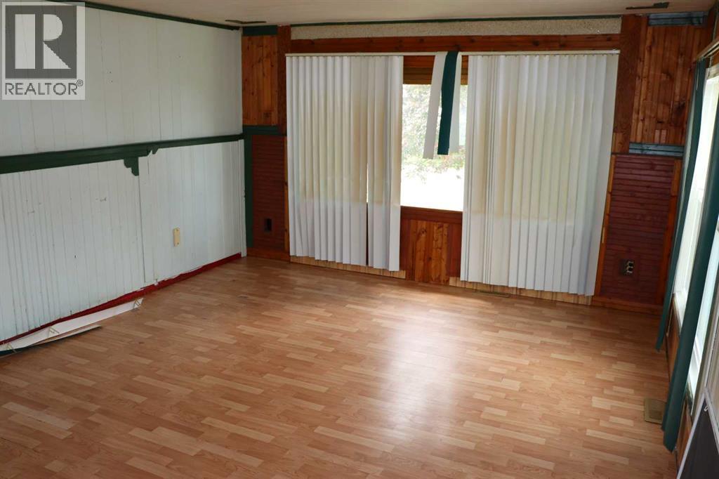 809 52 Street Property Photo 8