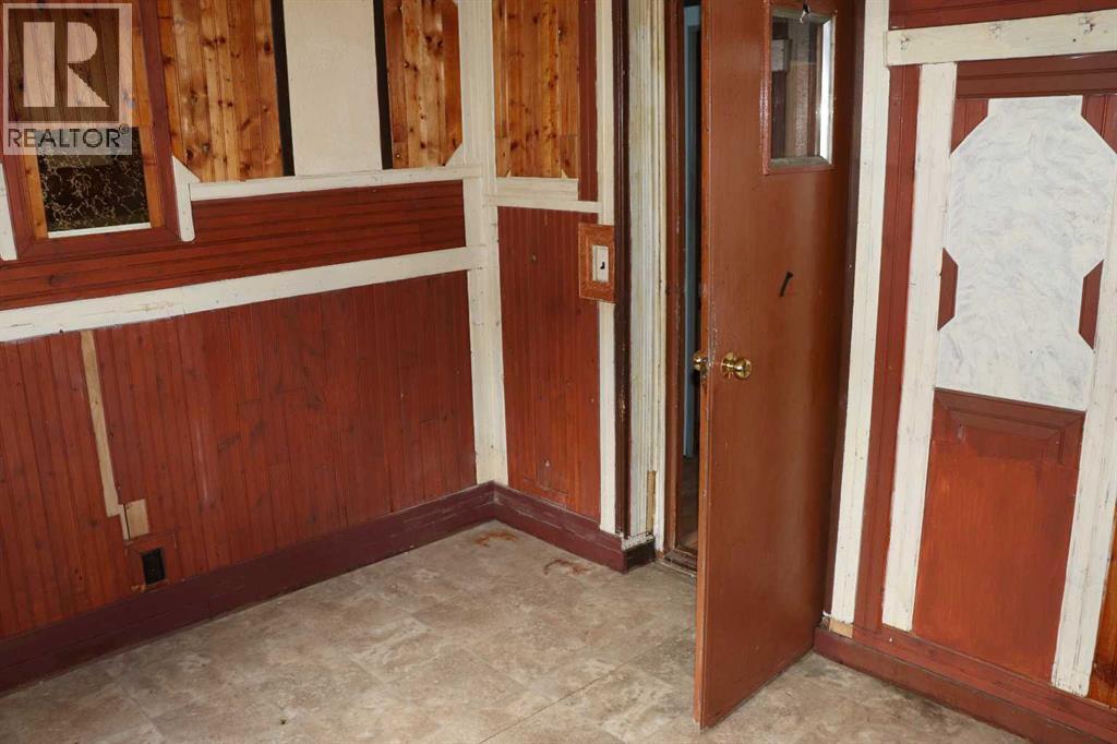 809 52 Street Property Photo 11