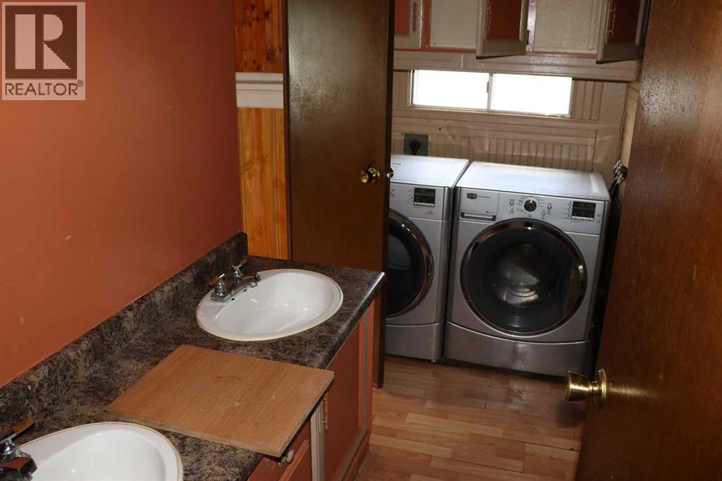 809 52 Street Property Photo 13