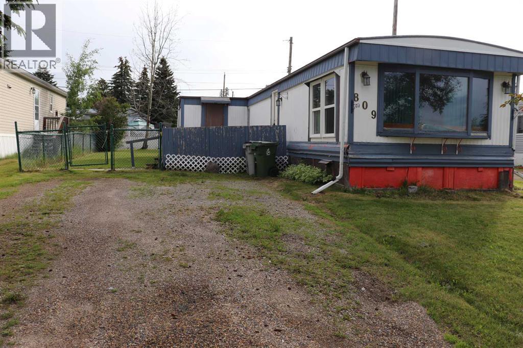 809 52 Street Property Photo 16