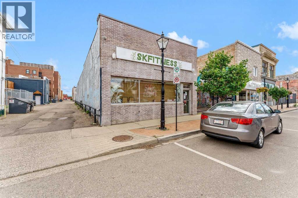655 2 Street Se Property Photo 1