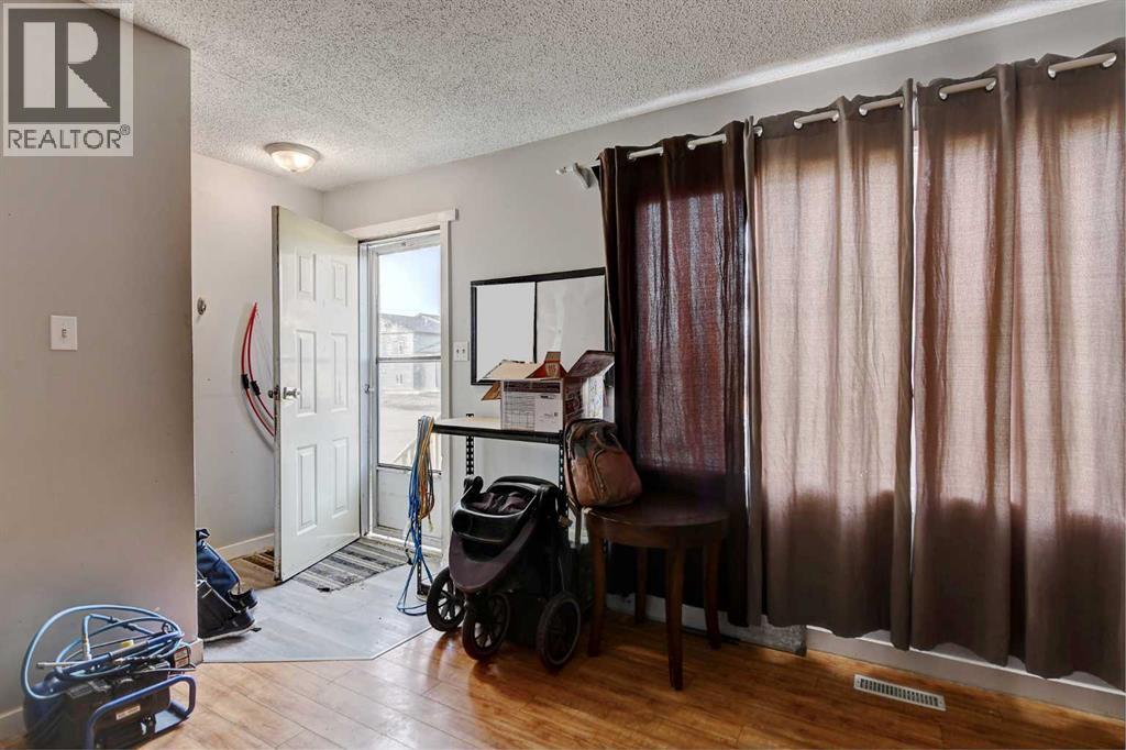9809 98 Avenue Property Photo 4