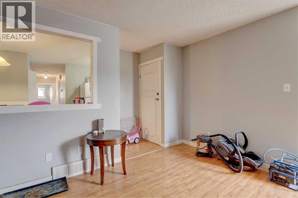 9809 98 Avenue Property Photo 5