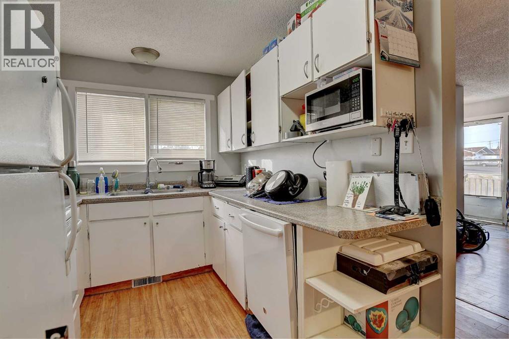 9809 98 Avenue Property Photo 8