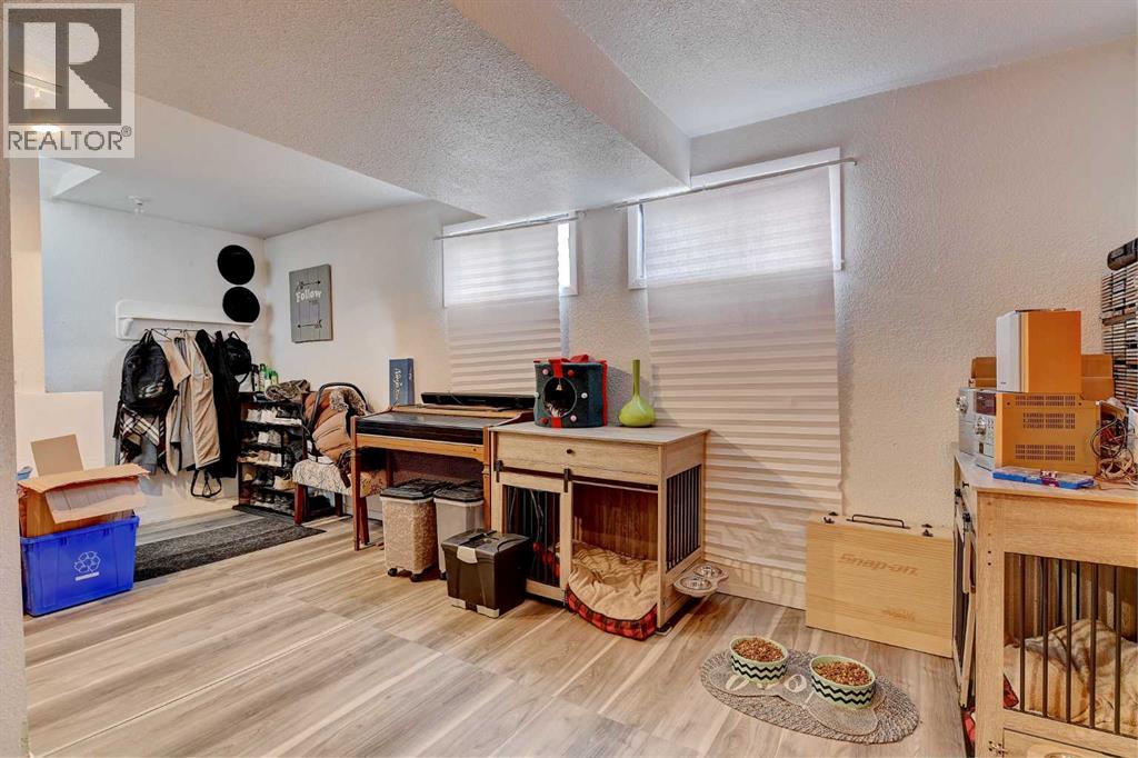 9809 98 Avenue Property Photo 18