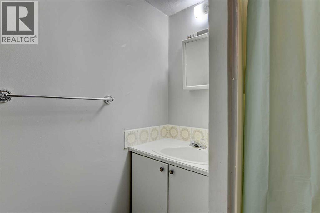 9809 98 Avenue Property Photo 23