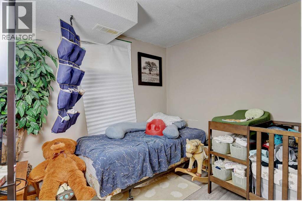 9809 98 Avenue Property Photo 24
