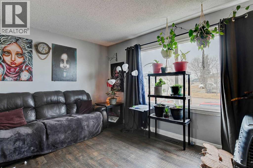 9809 98 Avenue Property Photo 38