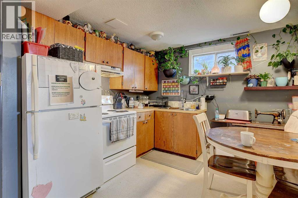9809 98 Avenue Property Photo 44