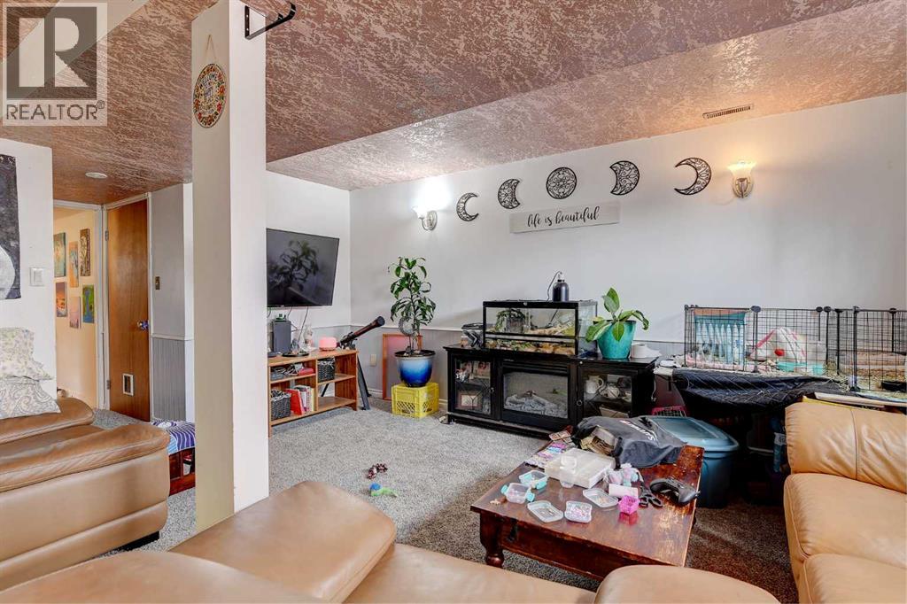 9809 98 Avenue Property Photo 47