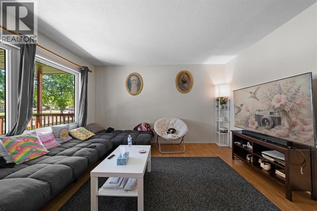 6404b 45 Avenue Property Photo 6