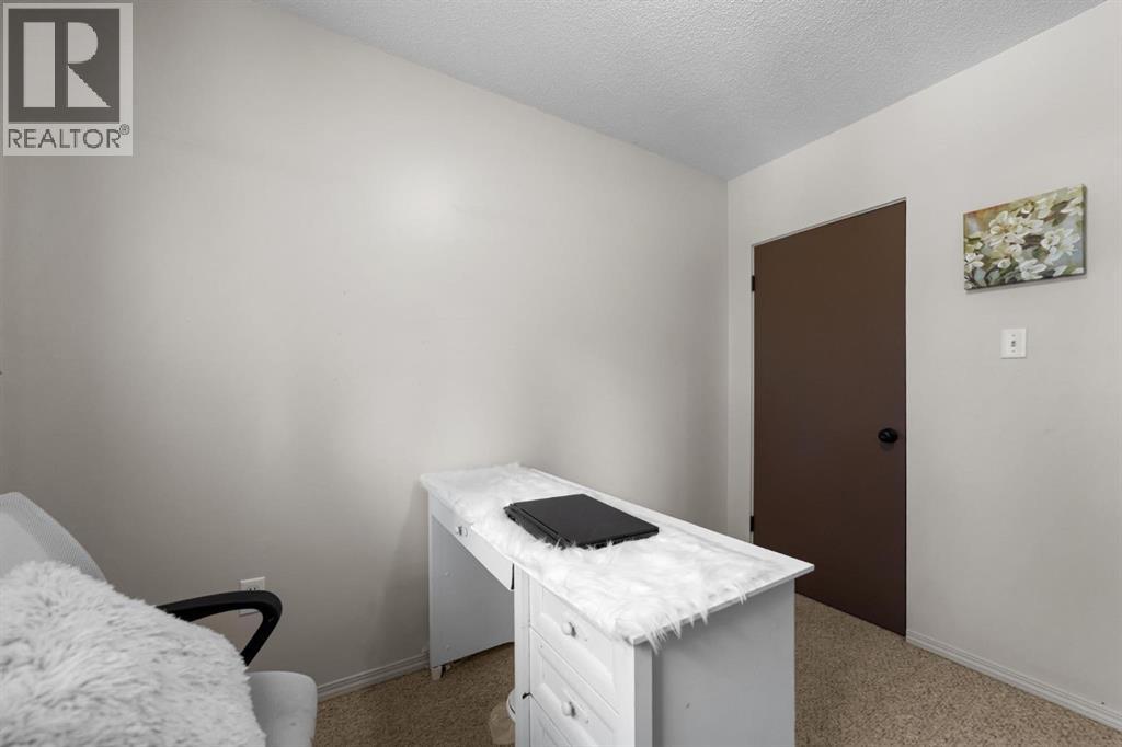 6404b 45 Avenue Property Photo 17