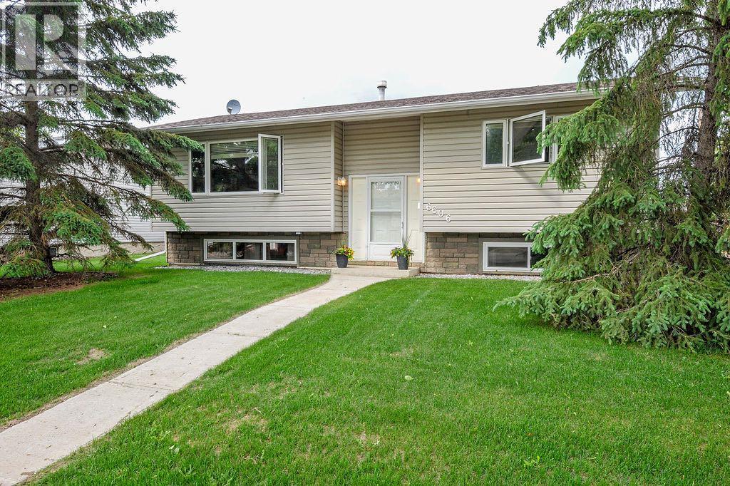 6606 44 Avenue Property Photo 1