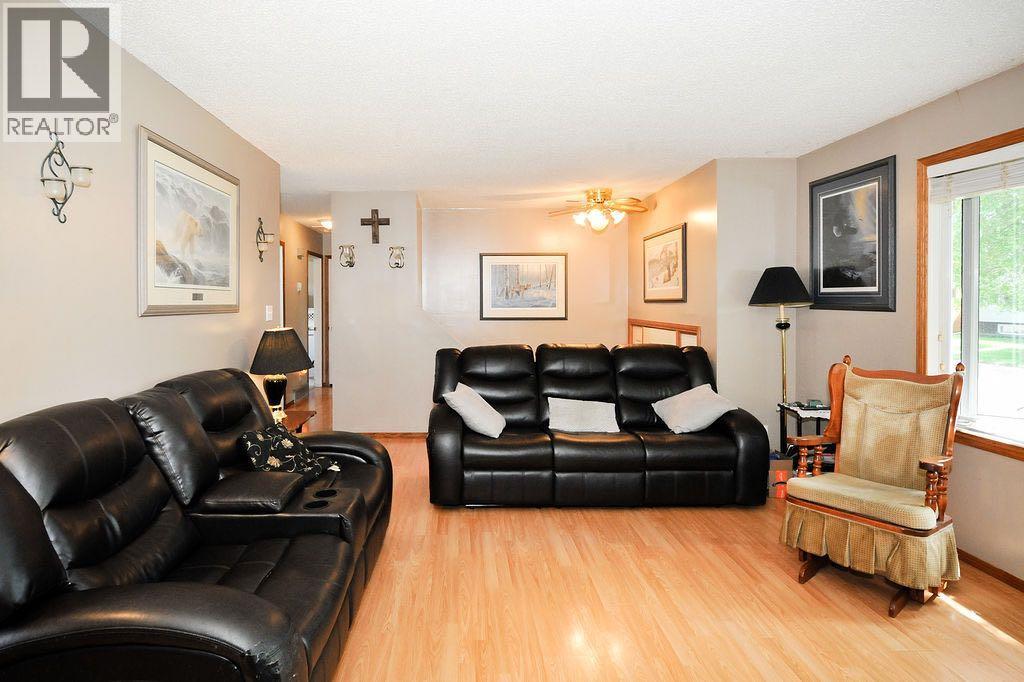 6606 44 Avenue Property Photo 3