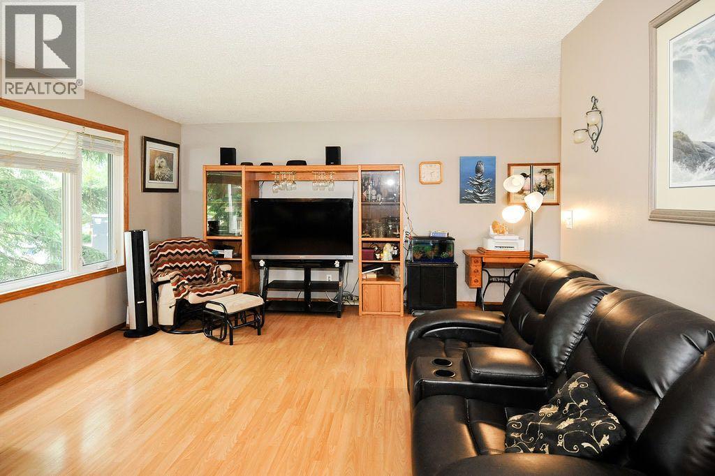 6606 44 Avenue Property Photo 4